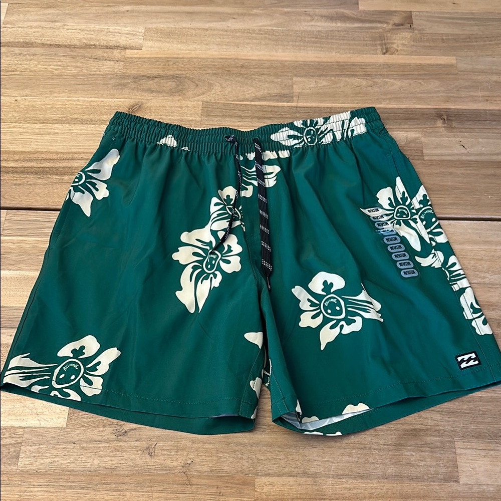 NWT | Billabong Shorts | M Size